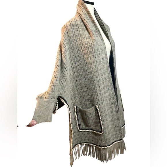 Chic Tan and Black Women's Wrap with Dolman Sleeves - Picture 5 of 7